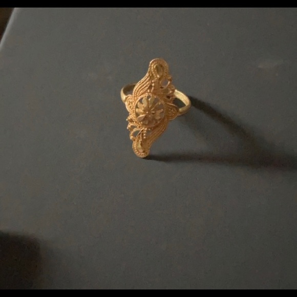 21k gold plated filigree ring 7- 7.5 size - Picture 2 of 3